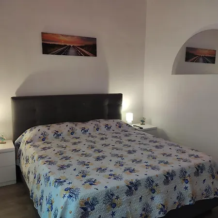 Tra Il Mare E Il Borgo - *